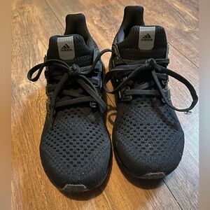 Black Adidas Ultraboost tennis